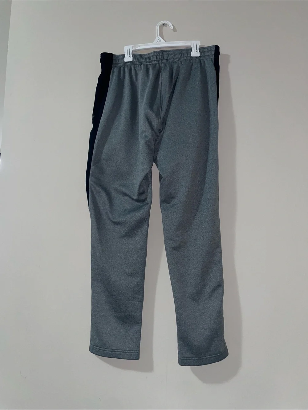 Under Armour Grey and Black Athletic Pants size Large - Picture 2 of 6
